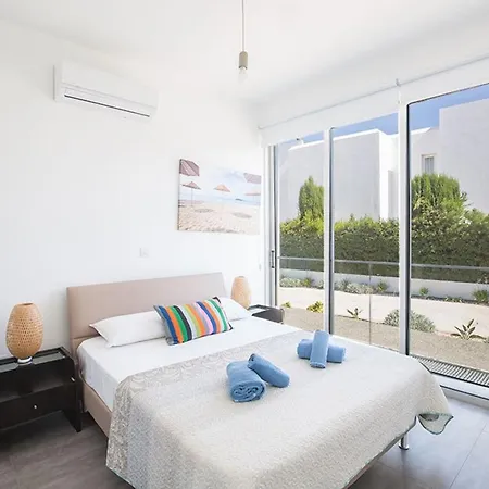 Willa Ochosto Loux - Fabulous 5 Bedroom With Private Pool Protaras