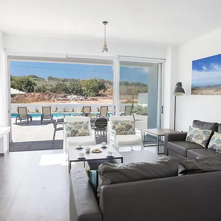 Ochosto Loux - Fabulous 5 Bedroom With Private Pool - Close To The