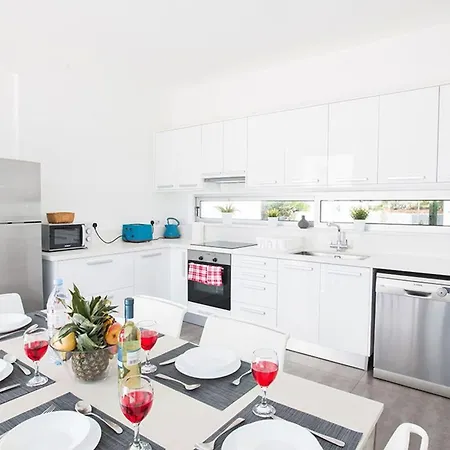 Ochosto Loux - Fabulous 5 Bedroom With Private Pool *