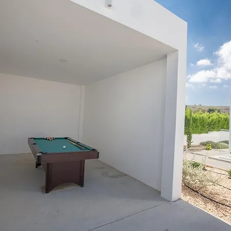 Ochosto Loux - Fabulous 5 Bedroom With Private Pool * Protaras