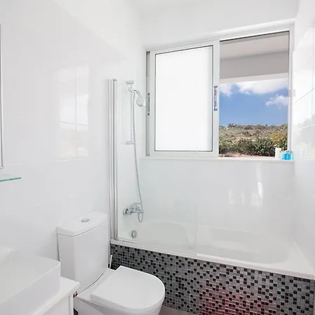 Ochosto Loux - Fabulous 5 Bedroom With Private Pool Protaras