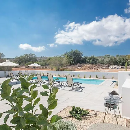 Ochosto Loux - Fabulous 5 Bedroom With Private Pool Villa Protaras